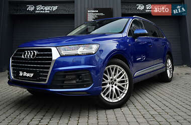 Позашляховик / Кросовер Audi Q7 2016 в 