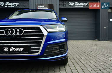 Позашляховик / Кросовер Audi Q7 2016 в 