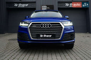 Позашляховик / Кросовер Audi Q7 2016 в 