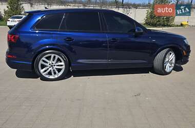 Позашляховик / Кросовер Audi Q7 2019 в 