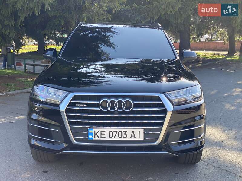 Внедорожник / Кроссовер Audi Q7 2016 в Соленом
