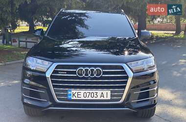 Позашляховик / Кросовер Audi Q7 2016 в 