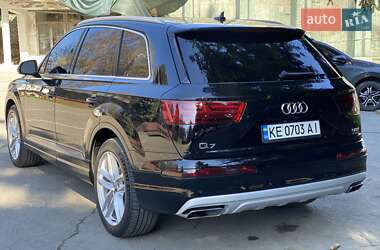 Позашляховик / Кросовер Audi Q7 2016 в 