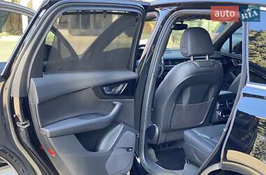 Позашляховик / Кросовер Audi Q7 2016 в 