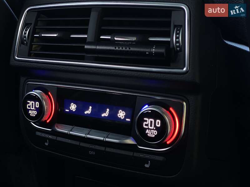 Внедорожник / Кроссовер Audi Q7 2016 в Соленом