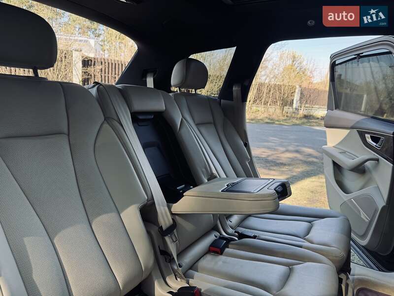 Внедорожник / Кроссовер Audi Q7 2017 в Житомире