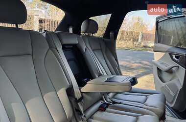 Внедорожник / Кроссовер Audi Q7 2017 в 