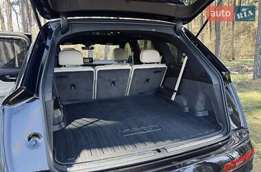 Внедорожник / Кроссовер Audi Q7 2017 в 