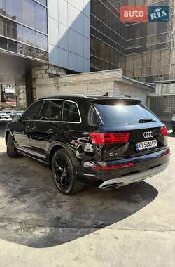 Внедорожник / Кроссовер Audi Q7 2017 в 