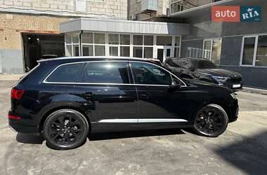Внедорожник / Кроссовер Audi Q7 2017 в 
