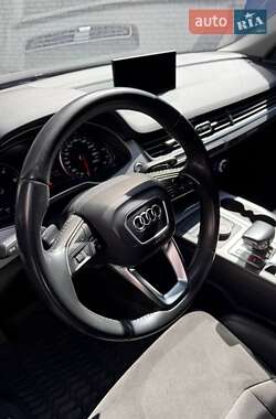 Внедорожник / Кроссовер Audi Q7 2017 в 
