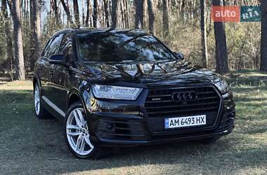 Внедорожник / Кроссовер Audi Q7 2017 в 