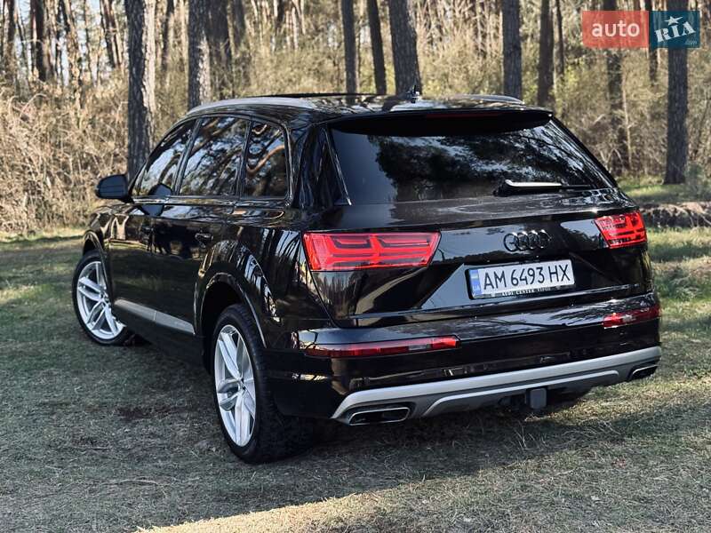 Внедорожник / Кроссовер Audi Q7 2017 в Житомире