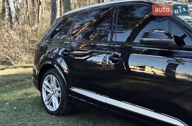 Внедорожник / Кроссовер Audi Q7 2017 в 