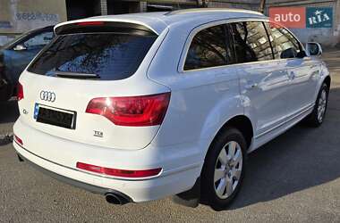 Позашляховик / Кросовер Audi Q7 2013 в 