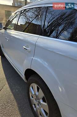 Позашляховик / Кросовер Audi Q7 2013 в 