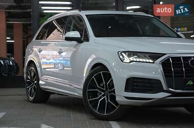 Внедорожник / Кроссовер Audi Q7 2020 в 