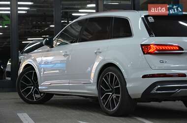 Внедорожник / Кроссовер Audi Q7 2020 в 