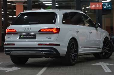 Внедорожник / Кроссовер Audi Q7 2020 в 