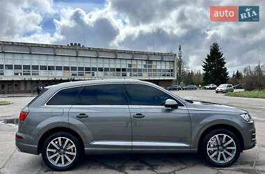 Внедорожник / Кроссовер Audi Q7 2016 в 