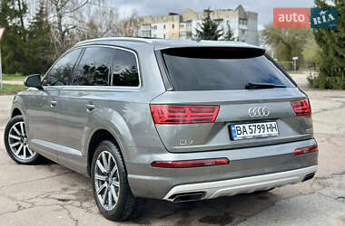 Внедорожник / Кроссовер Audi Q7 2016 в 