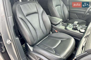 Внедорожник / Кроссовер Audi Q7 2016 в 