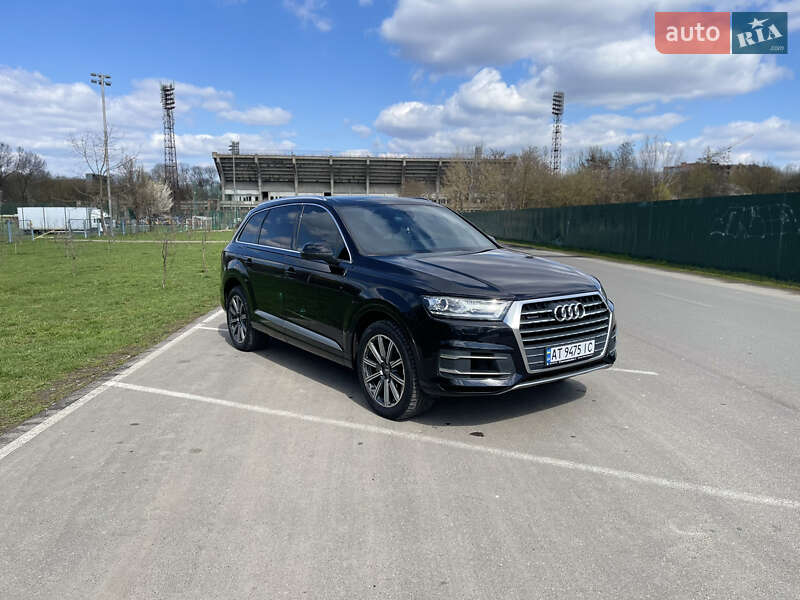 Внедорожник / Кроссовер Audi Q7 2016 в 