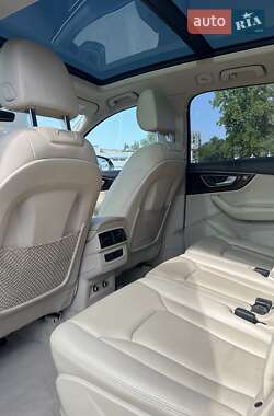 Позашляховик / Кросовер Audi Q7 2018 в 