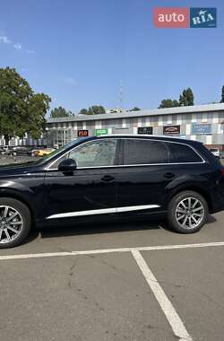 Позашляховик / Кросовер Audi Q7 2018 в 