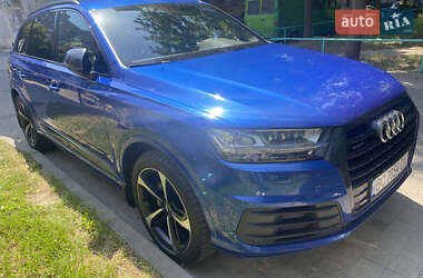 Внедорожник / Кроссовер Audi Q7 2017 в 