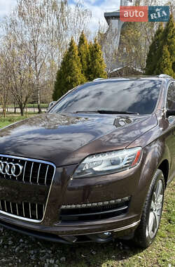 Позашляховик / Кросовер Audi Q7 2011 в 