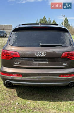 Позашляховик / Кросовер Audi Q7 2011 в 