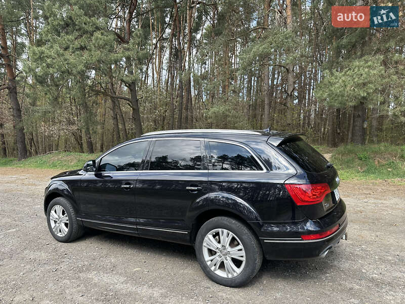 Позашляховик / Кросовер Audi Q7 2010 в Володимирі