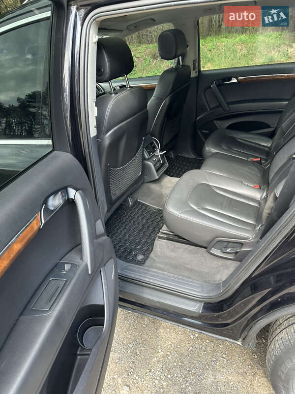 Позашляховик / Кросовер Audi Q7 2010 в Володимирі