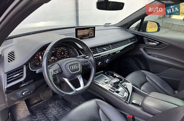 Позашляховик / Кросовер Audi Q7 2017 в 