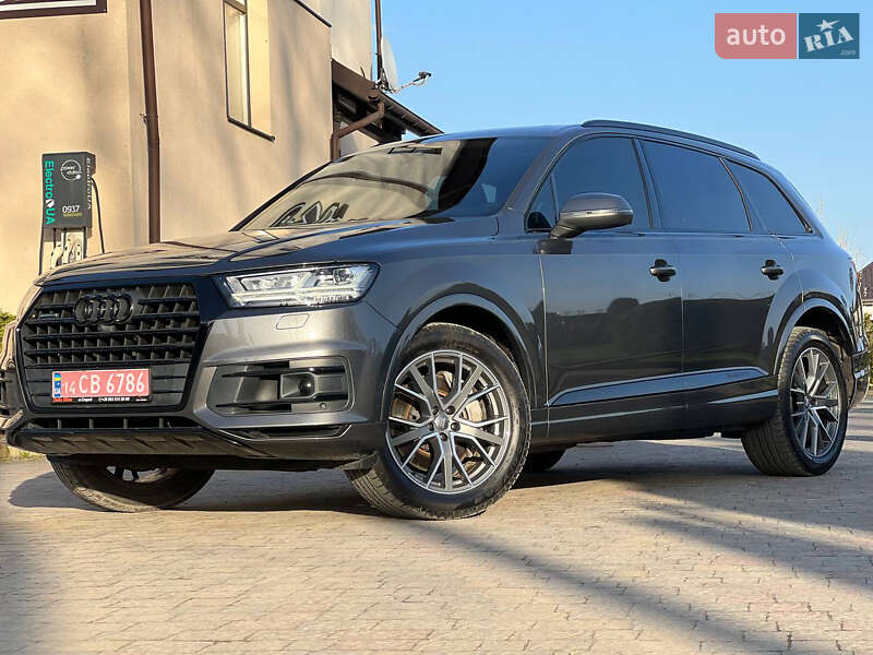 Внедорожник / Кроссовер Audi Q7 2018 в 