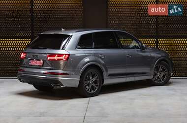 Внедорожник / Кроссовер Audi Q7 2017 в 