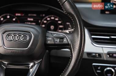 Внедорожник / Кроссовер Audi Q7 2017 в 