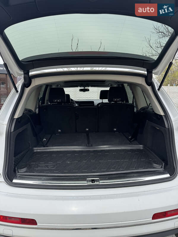Внедорожник / Кроссовер Audi Q7 2015 в Дергачах