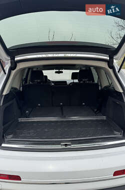 Внедорожник / Кроссовер Audi Q7 2015 в 