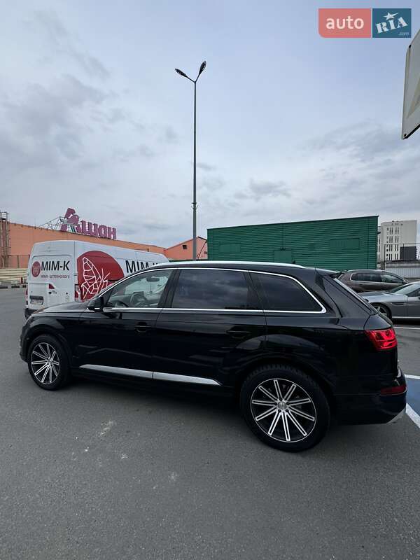 Позашляховик / Кросовер Audi Q7 2016 в 