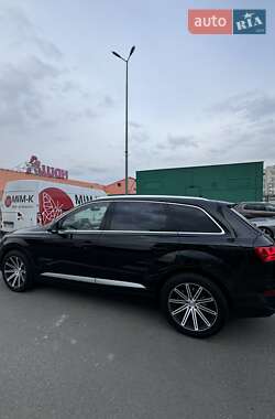 Позашляховик / Кросовер Audi Q7 2016 в 
