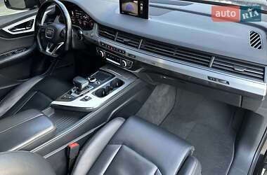 Позашляховик / Кросовер Audi Q7 2015 в 