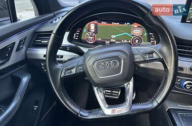 Позашляховик / Кросовер Audi Q7 2015 в 