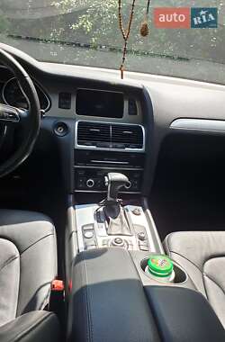Внедорожник / Кроссовер Audi Q7 2015 в 