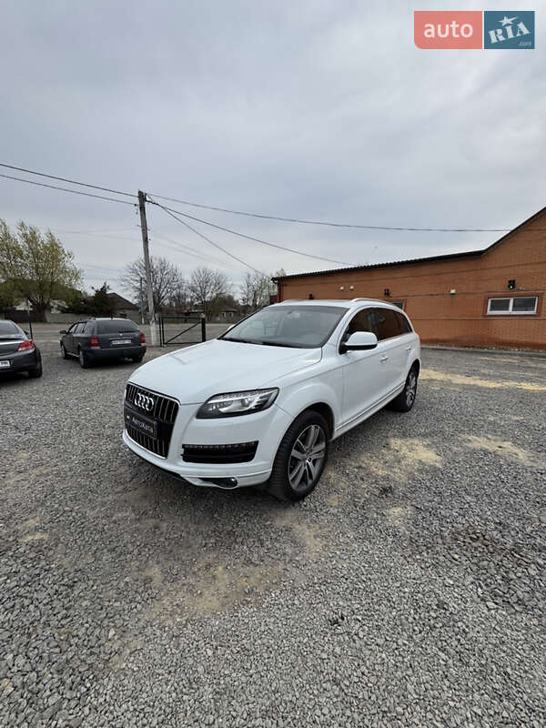 Внедорожник / Кроссовер Audi Q7 2015 в 