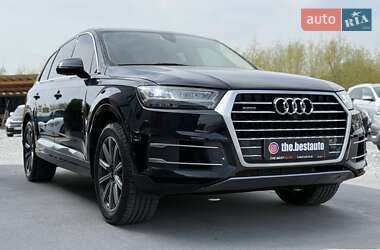 Позашляховик / Кросовер Audi Q7 2017 в 