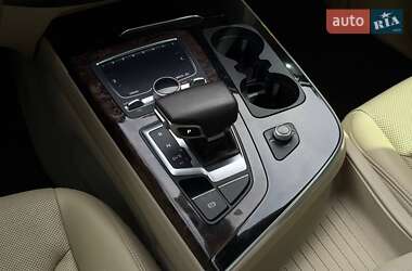 Позашляховик / Кросовер Audi Q7 2017 в 