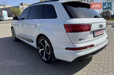 Внедорожник / Кроссовер Audi Q7 2016 в 