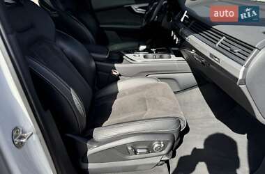Внедорожник / Кроссовер Audi Q7 2016 в 